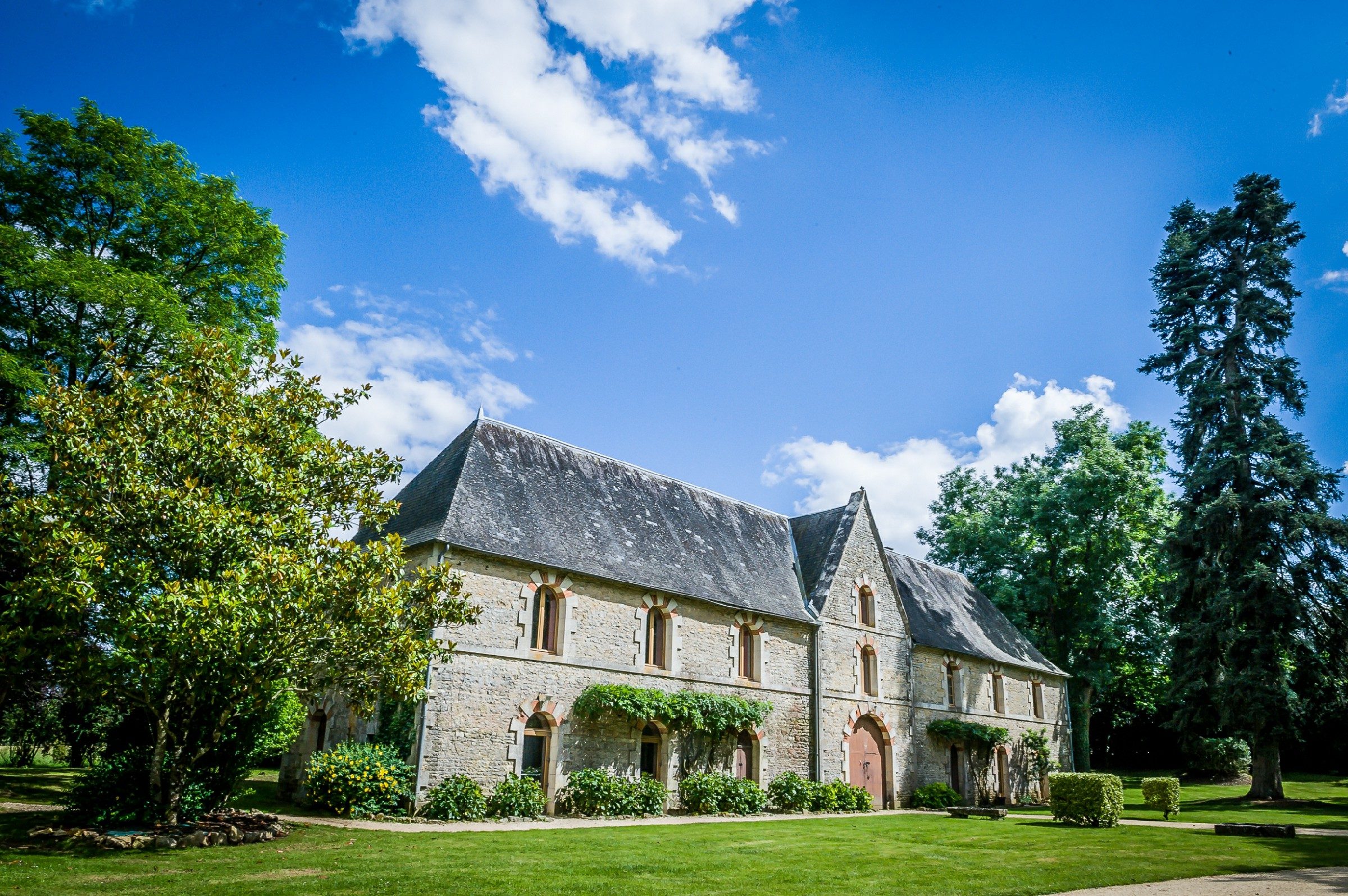 Château de la Borderie — rustic Charente wedding
